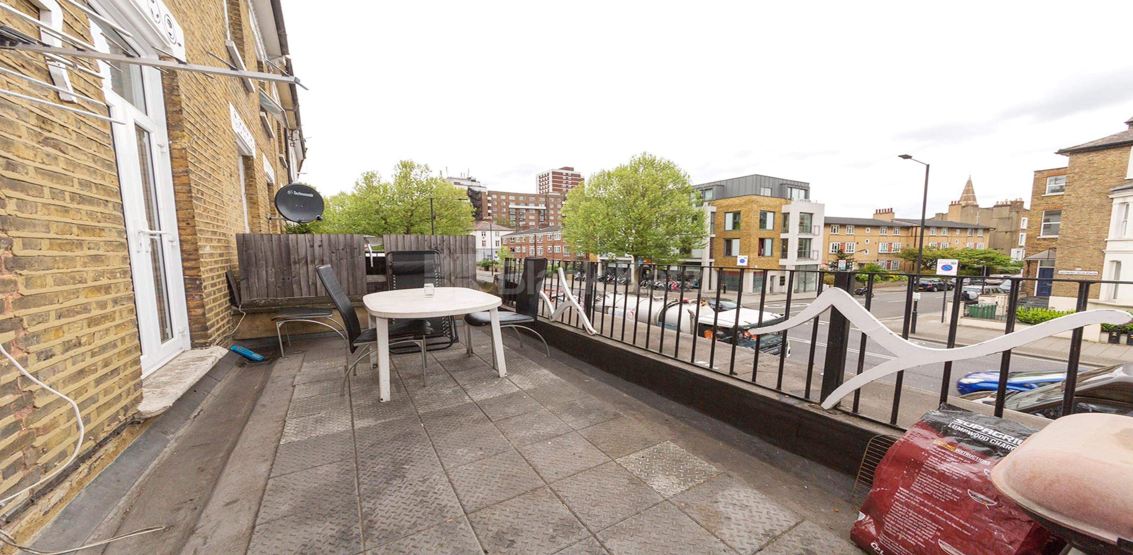			NEW INSTRUCTION, 4 Bedroom, 1 bath, 1 reception Maisonette			 Shepherds Bush Road, Shepherds Bush/Hammersmith W6